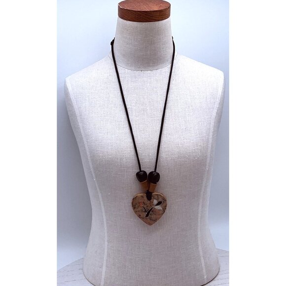 Natural Stone Heart Pendant Necklace With Inlay Flower Design and Adjustable Cor - Picture 4 of 4